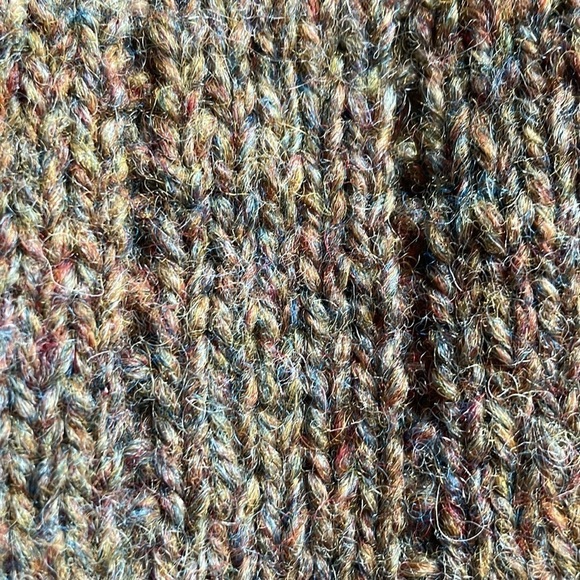 Gaeltarra Vintage Hand Knit Wool Skirt (Ireland) - Picture 6 of 8